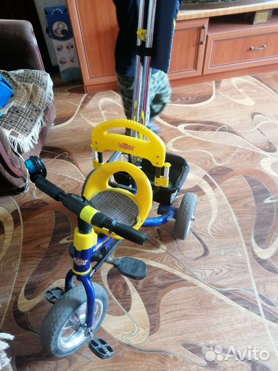 Трехколесный велосипед детский с ручкой