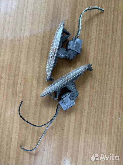 Повторитель поворота в крыло camry 40