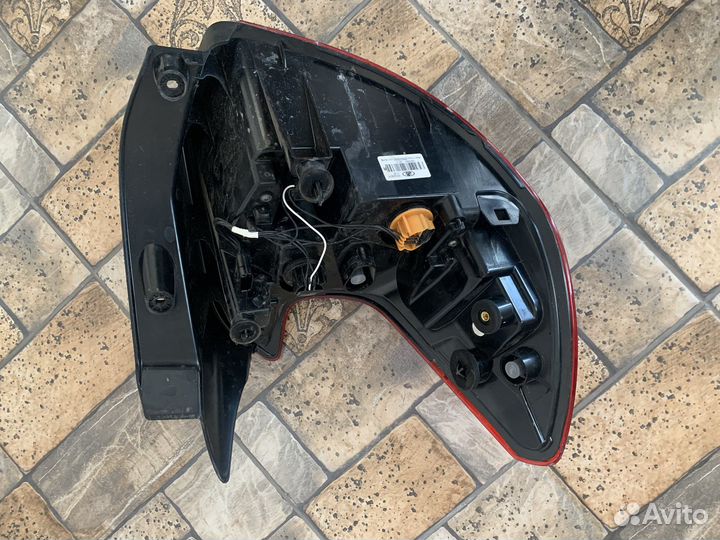 Задний правый фонарь на X-Ray