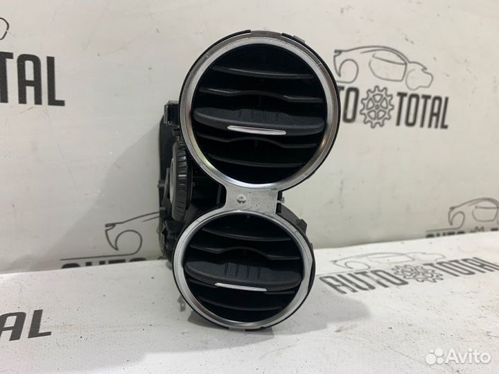 Дефлектор воздуховода правый Volkswagen Tiguan NF