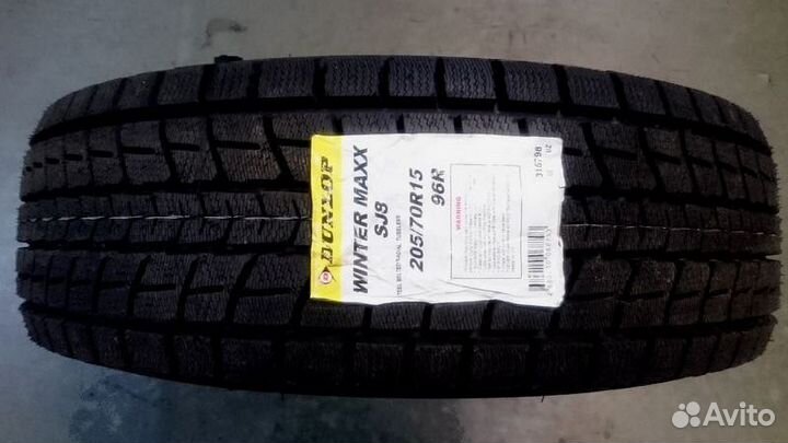 Dunlop Winter Maxx SJ8 245/65 R17 107R