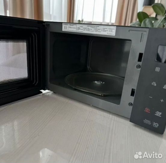Микроволновая печь LG MW23R35GIB
