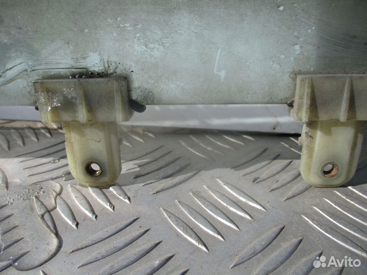 Стекло двери передней правой Hyundai Starex H1