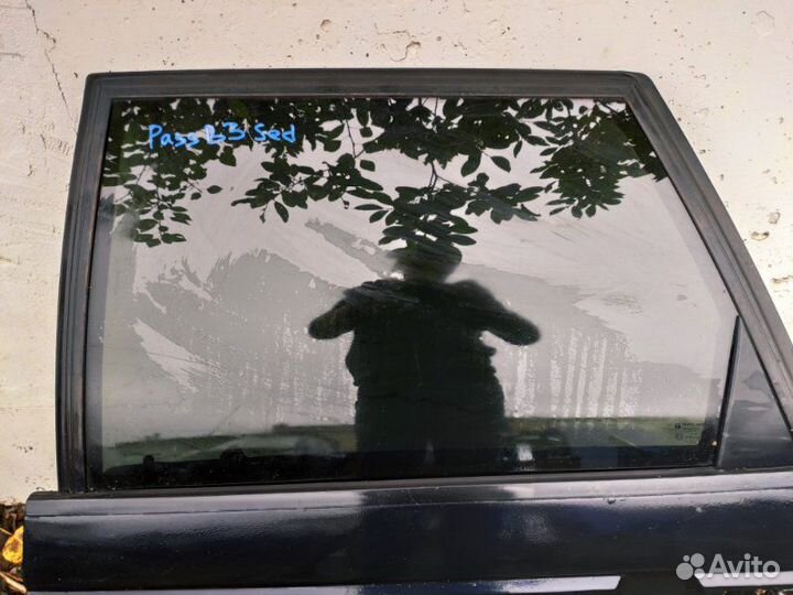Стекло дверное заднее левое Volkswagen Passat B3