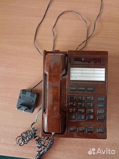 Телефон с определителем номера и будильником