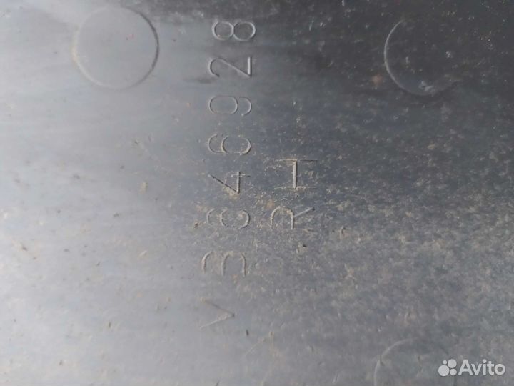 Брызговик передний левый митсубиси Паджеро 2