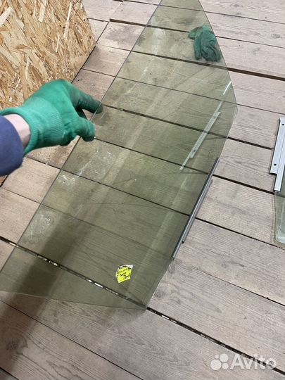 Стекло задней левой двери Toyota Highlander 2