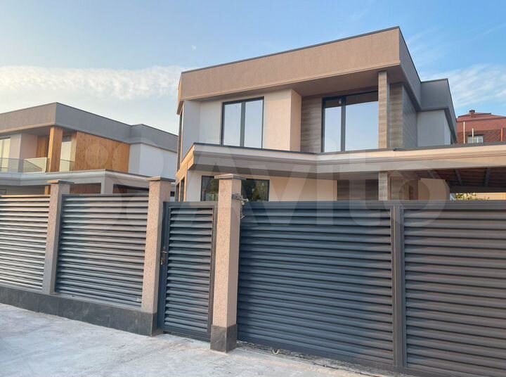 Коттедж 231 м² на участке 4 сот.