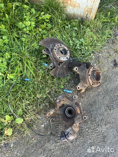 Bmw x3 e83 поворотный кулак со ступицей