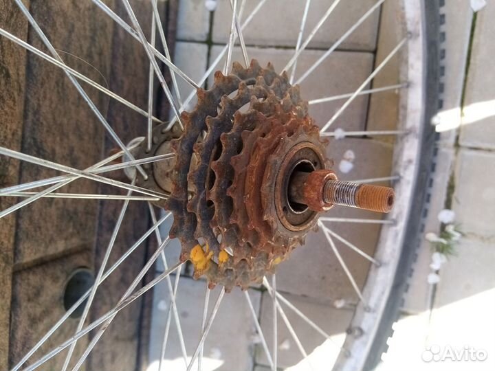 Ось велосипедая с касетой