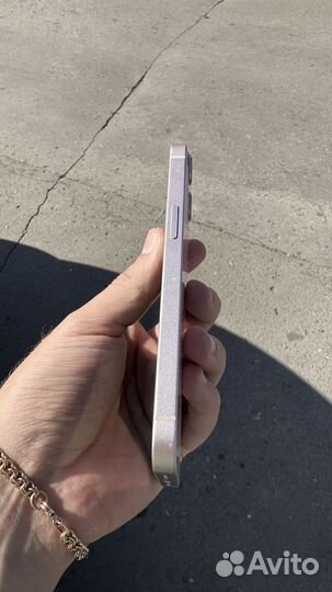 Телефон iPhone 13