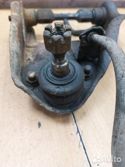 Рычаг подвески передний правый Isuzu Rodeo