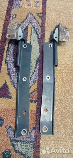 Петли капота Киа carnival 2004