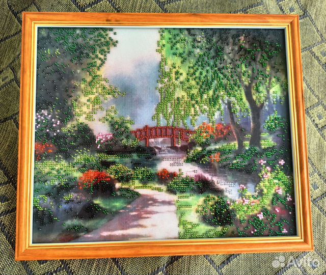 Картины в раме с вышивкой бисером