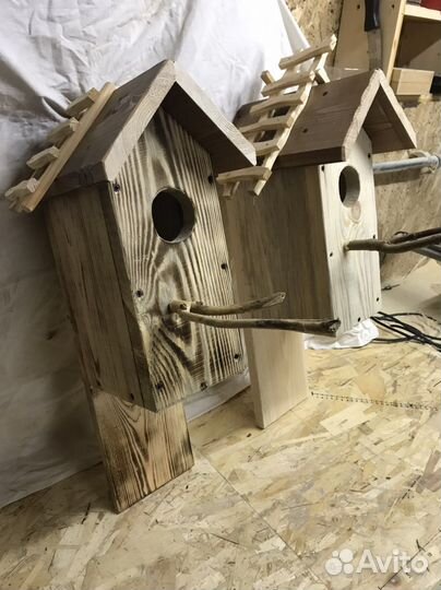 Кормушка для птиц и скворечники