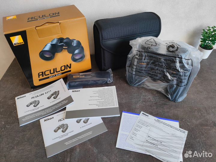 Бинокль Nikon Aculon A211 8х42