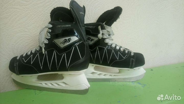 Коньки хоккейные