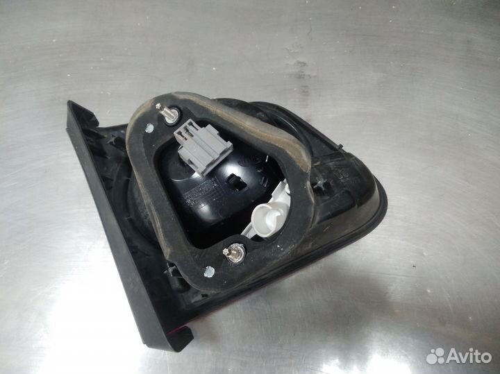 Фонарь задний внутренний VW Tiguan 2007-2011