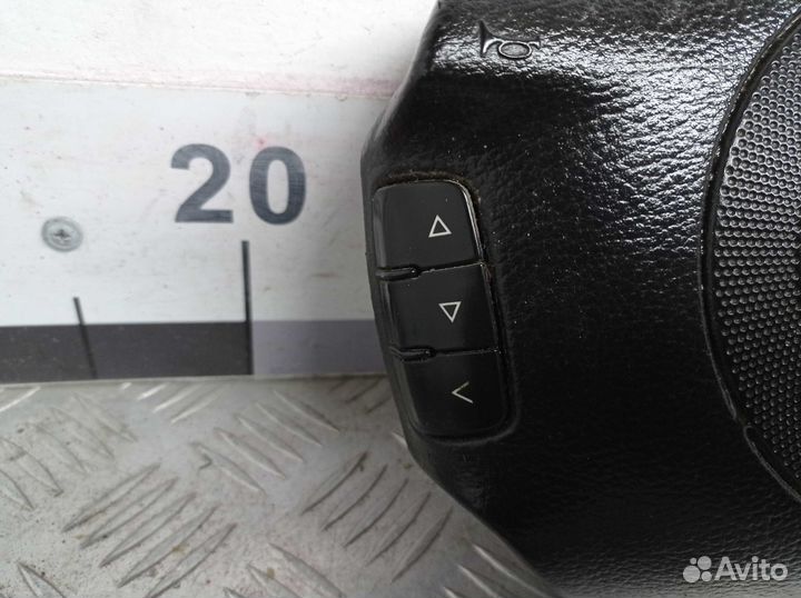 Подушка безопасности водителя Audi A6 C5 4B0880201