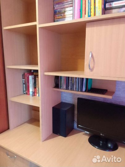 Компьютерный стол и шкаф