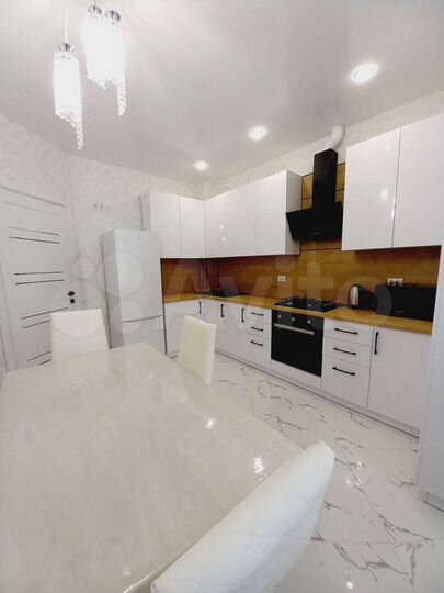 2-к. квартира, 53 м², 1/18 эт.