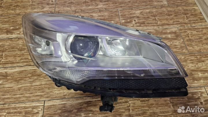 Фара правая Ford Kuga 2