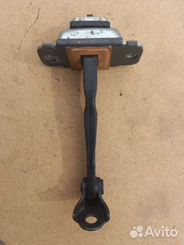 Ограничитель двери левой Kia Rio 4