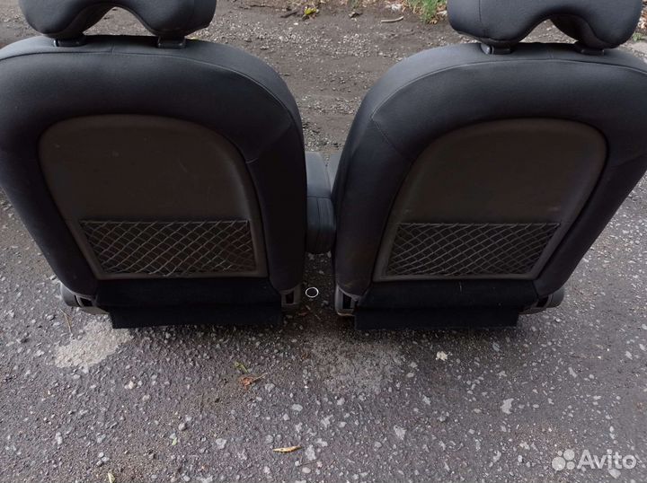 Сиденья от иномарки откидные универсальные