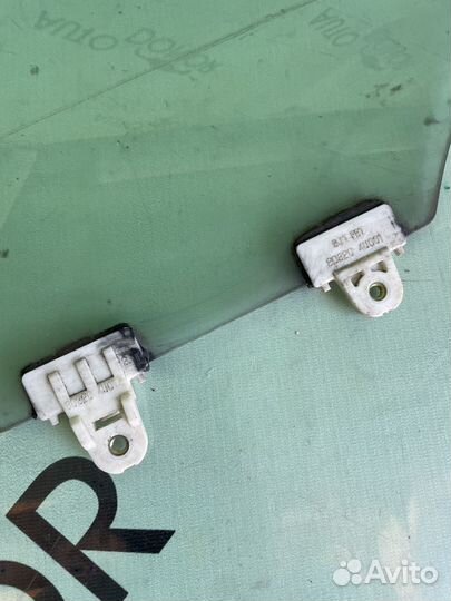 Стекло передней двери правое nissan march ak12