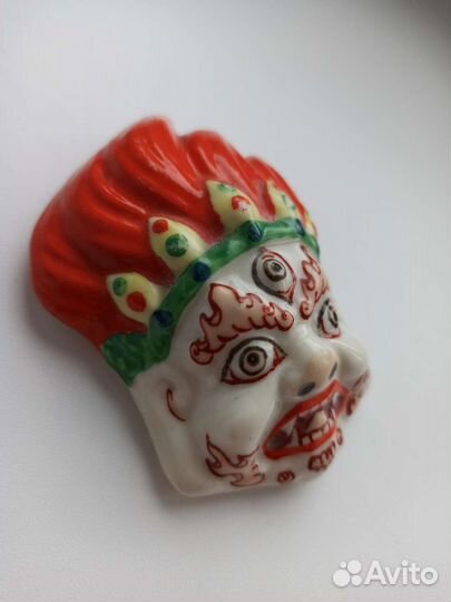 Старая маска. Фарфор. Монголия