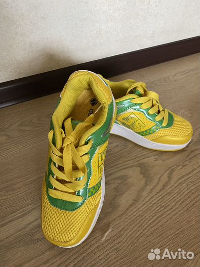 Продам кроссовки с роликами