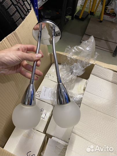 Люстра полоточная и светильник