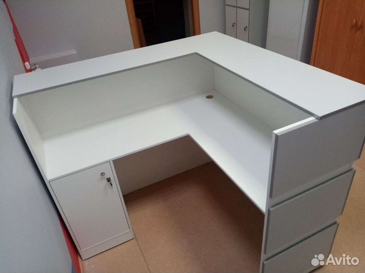 Угловая стойка ресепшн, новая