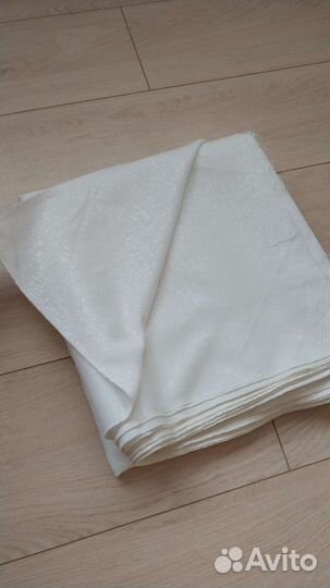 Отрез ткани атлас