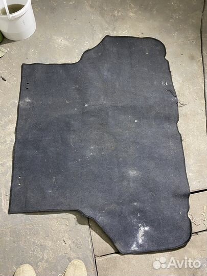 Ковер в багажник автомобиля