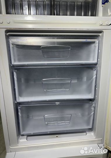 Холодильник indesit by