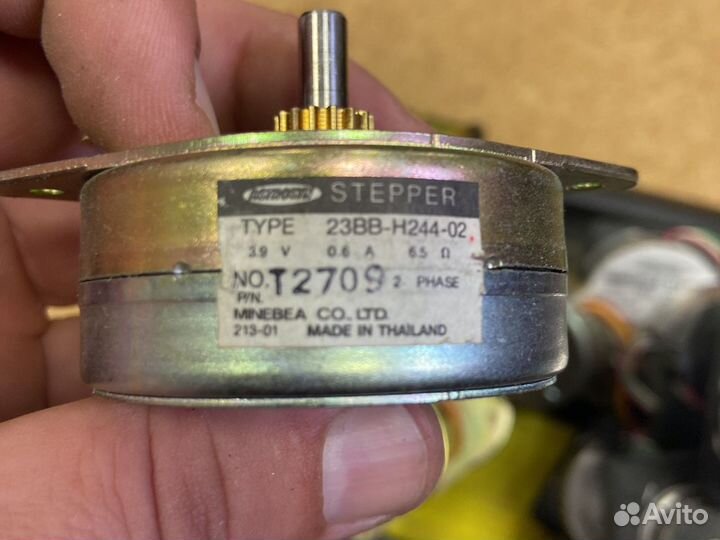 Шаговый двигатель