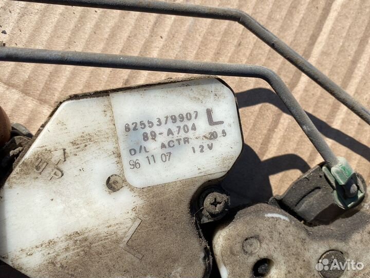 Замок задней левой двери nissan cefiro a 32