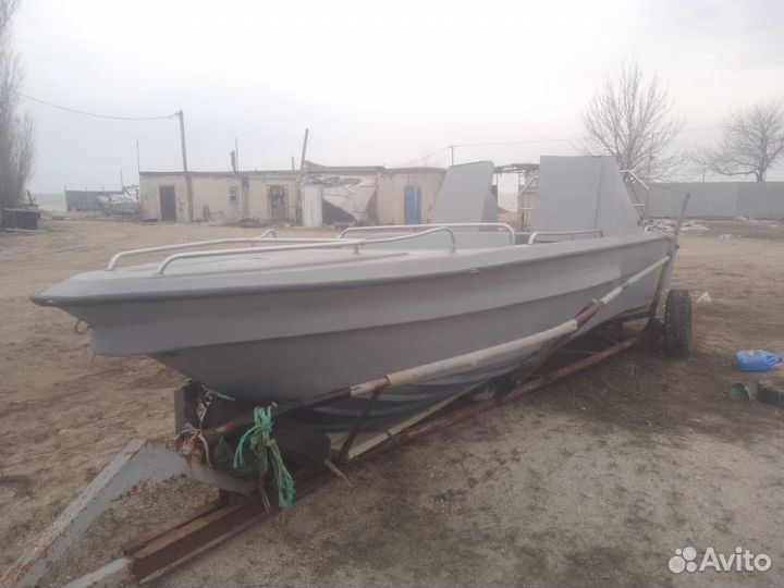 Лодка тунец