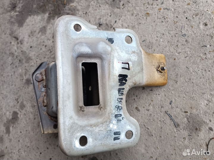 Кронштейн R усилит бампера nissan qashqai j11 Алла