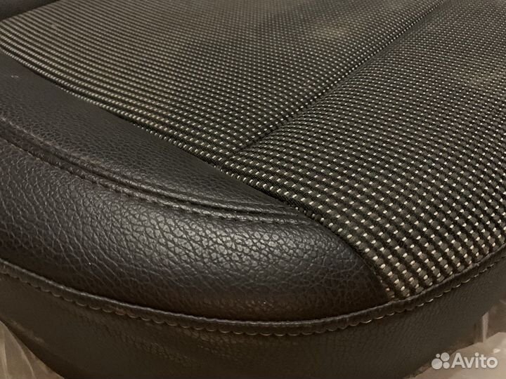 Сиденья задние на opel astra j 1,6 turbo