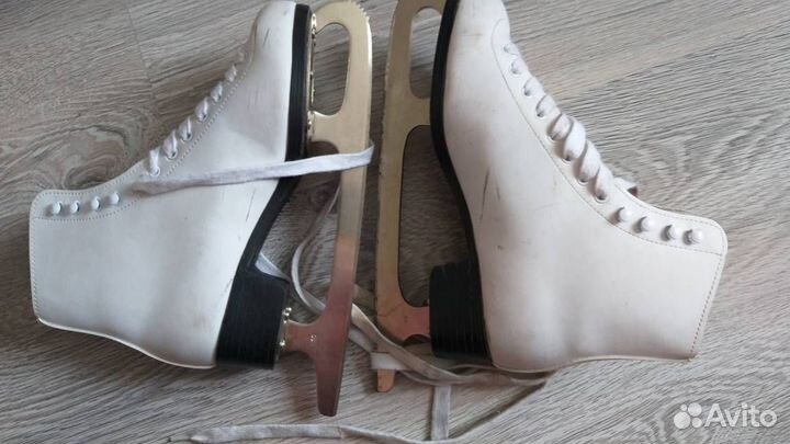 Коньки фигурные женские 40 размер