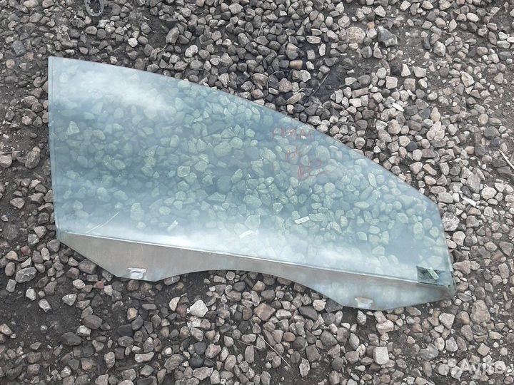 Стекло двери Фольксваген Пассат В6 правое