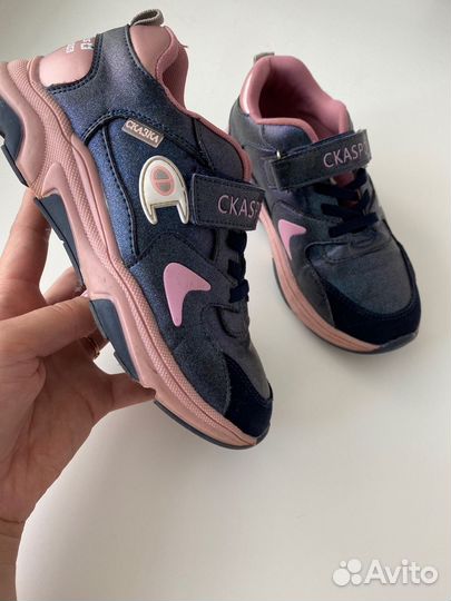 Кроссовки для девочки