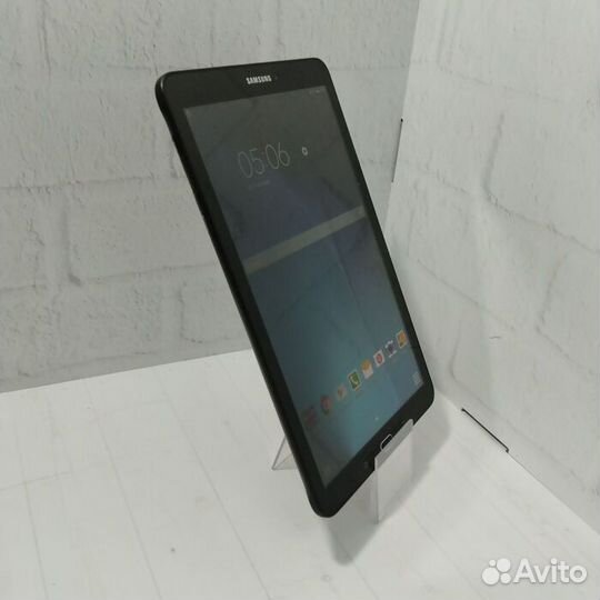 Планшет Samsung Galaxy Tab E 9.6 SM-T561N 8Gb