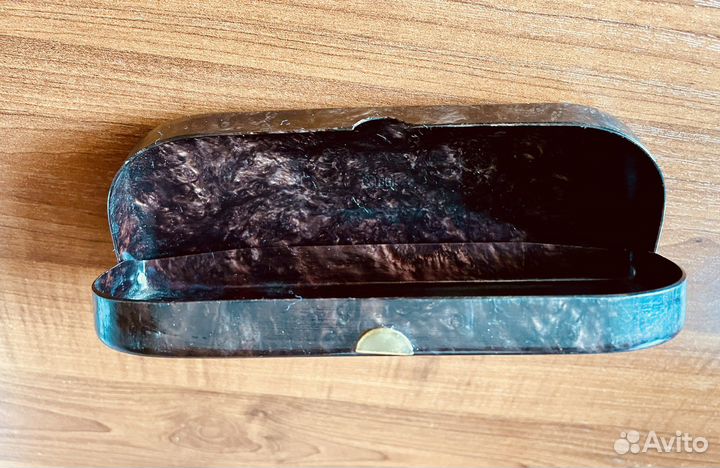 Предметы быта СССР (футляр для очков,ножницы.)