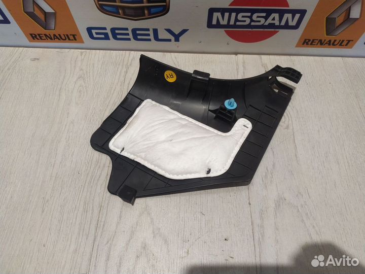 Обшивка передней стойки hyundai solaris Лев