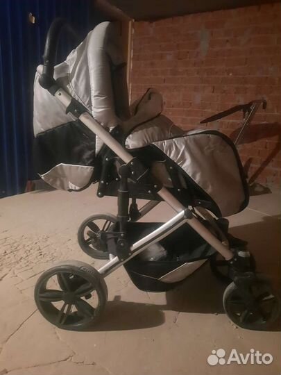 Продаю детскую коляску 3 в 1