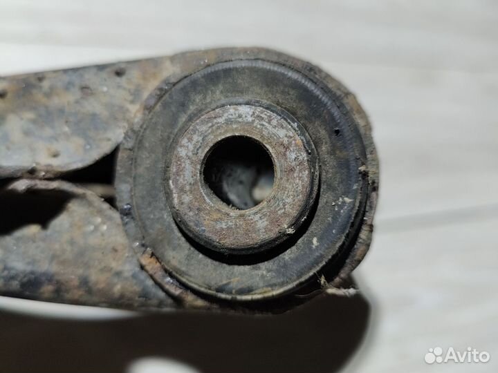 Рычаг левый Skoda Fabia 1