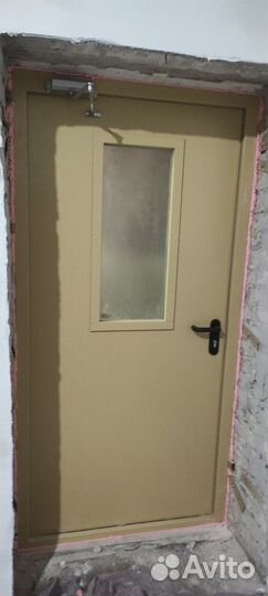 Входная противопожарная металлическая дверь